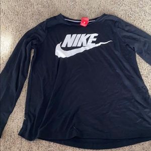 black long sleeve tee